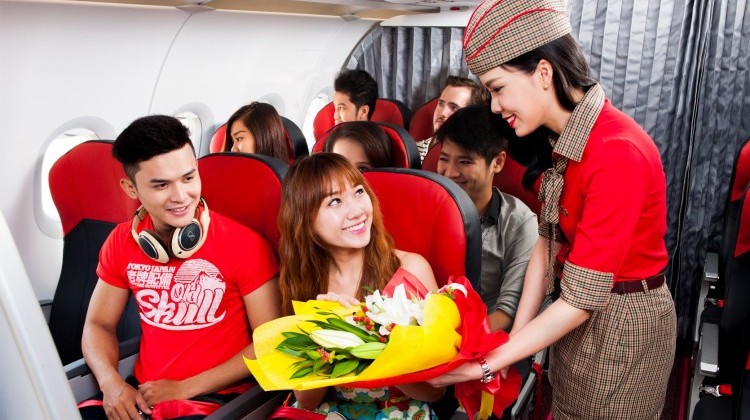 Vietjet khuyen mai vui tiec co tich cung dom bat ngo hinh anh 1