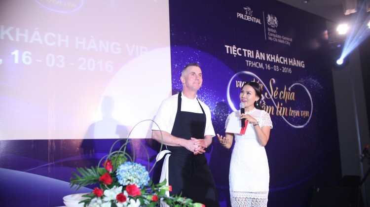 Gary Rhodes truyen lua toi cac ba noi tro Viet hinh anh