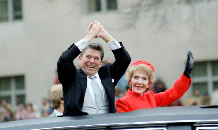 cựu đệ nhất phu nhân Nancy Reagan hình ảnh