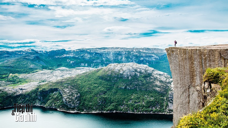 Du lich Na Uy: Du thuyen tren vinh hep Lysefjord hinh anh