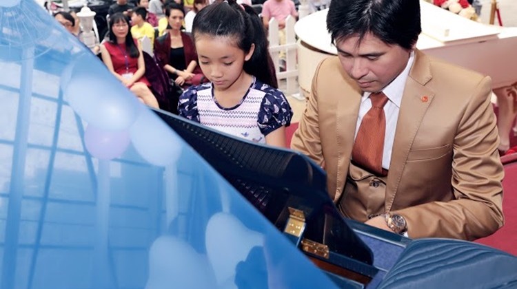 trien lam piano nghe thuat hinh anh