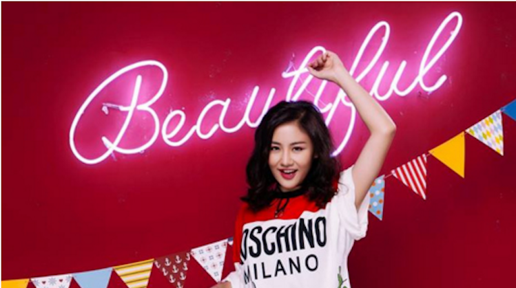 MV Beautiful cua ca si Van Mai Huong hinh anh